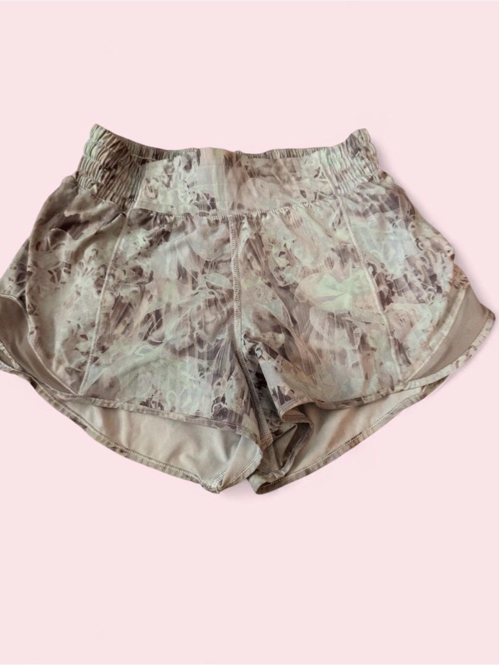 Lululemon Hotty High Rise 2.5" shorts size 4